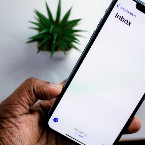 Maximizing Business Efficiency with Virtual Mailbox Solutions